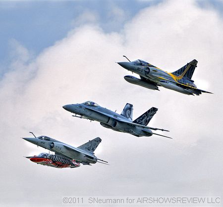 D&eacute;file des Tigres (a formation of many tiger jets, from the NTM 2011)